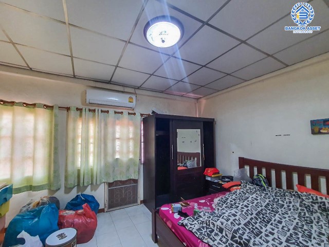 *****ทาวน์เฮ้าส์มือสองย่านกรุงเทพมหานคร ม.วัชรธานี บางแวก #หลังมุม เนื้อที่กว้างขวางถึงเกือบ 24 ตร.ว. ฟังก์ชัน 3 ห้องนอน 2 ห้องน้ำ 2 ที่จอดรถ บ้านสภาพดี บนทำเลเยี่ยม ใกล้รถรถไฟฟ้าสายสีน้ำเงิน "สถานีหลักสอง", เดอะมอลล์บางแค และทางด่วน "พรานนก-ศิริราช"